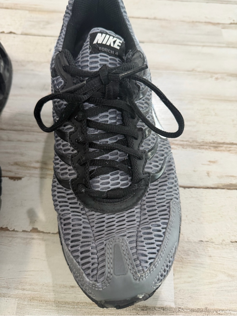 Nike Air Max Torch 4 Men’s Size 10 Cool Grey Black Running Shoes 343846-012 - Picture 4 of 8